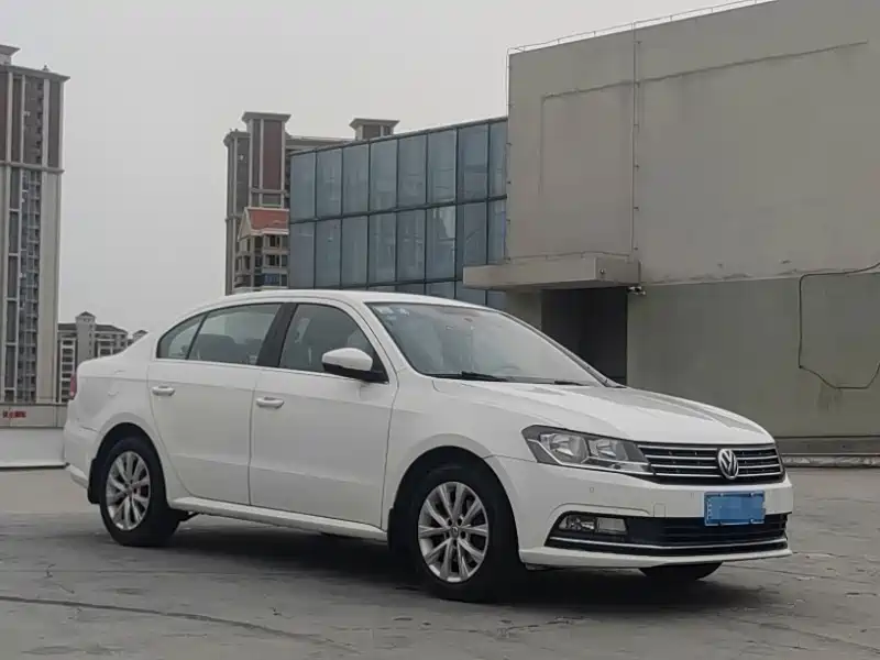 Volkswagen Lavida 2015 230TSI DSG Comfort Edition фото 3