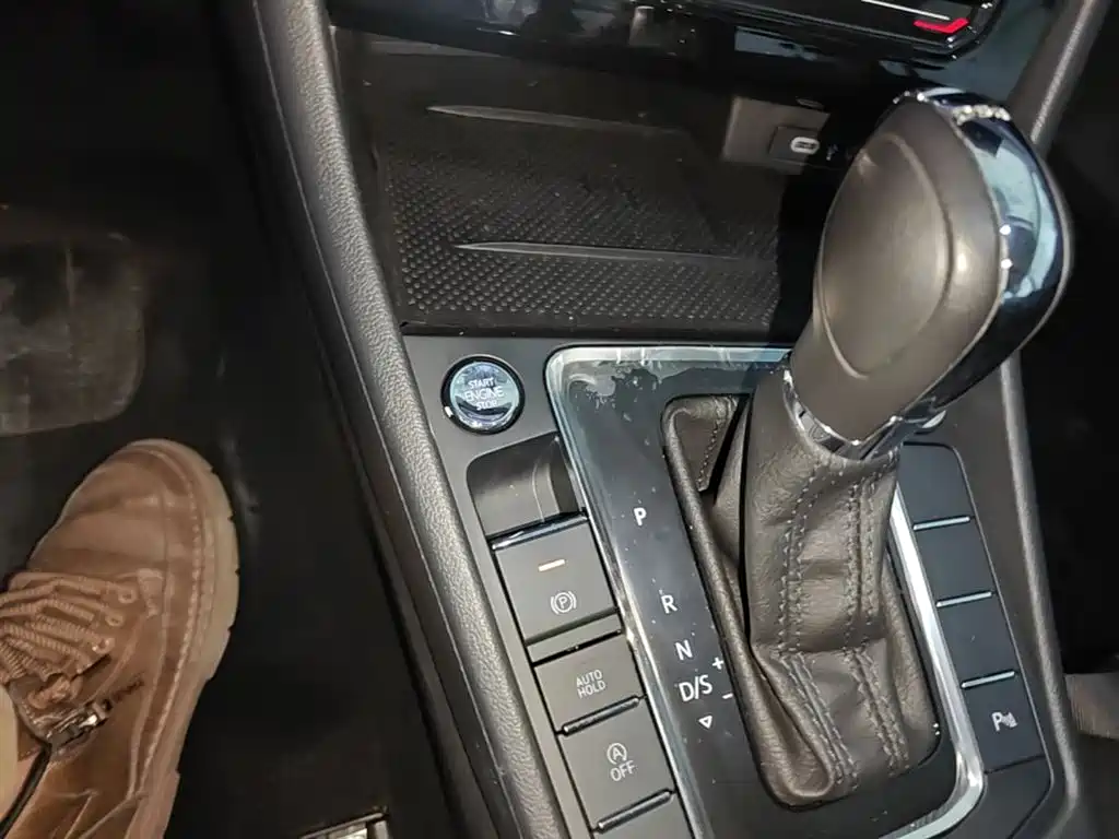 Volkswagen Bora 2024 300TSI DSG Premium Ride Edition фото 9