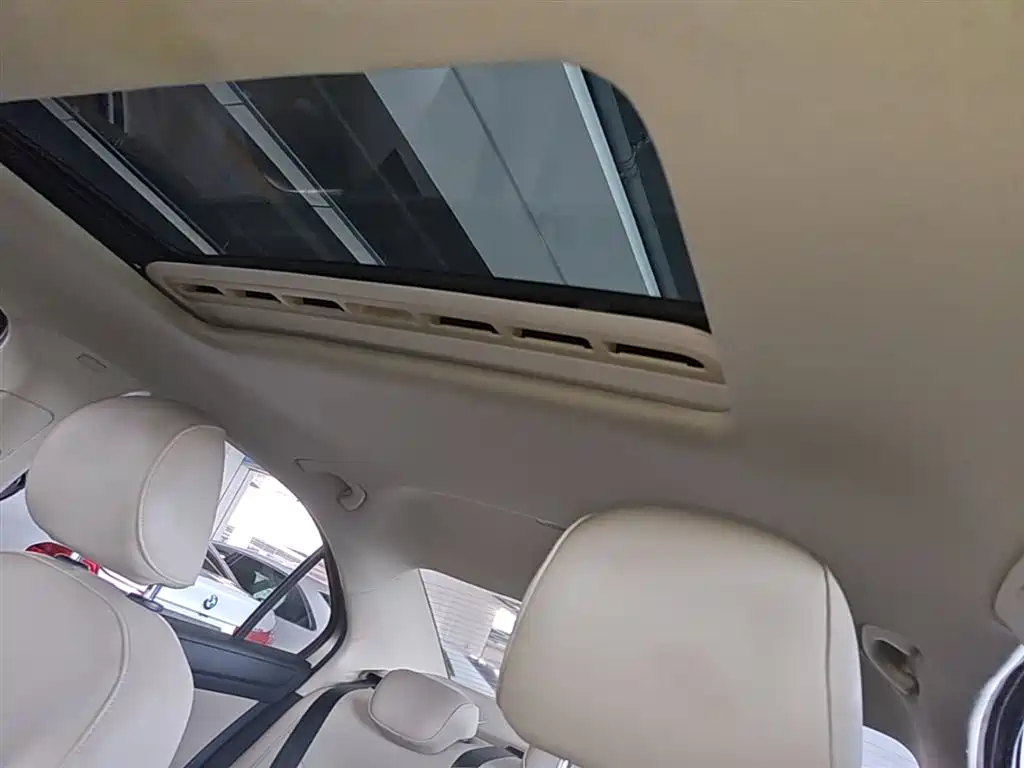 Škoda Rapid 2016 1.6L Automatic Pioneer Edition фото 18