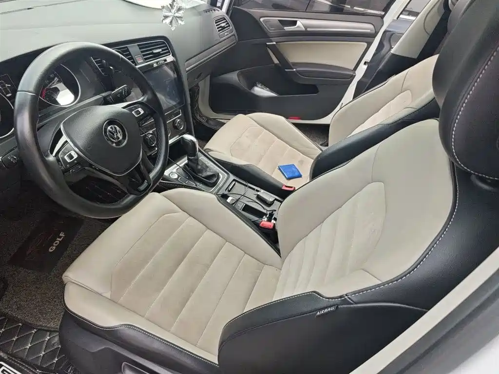 Volkswagen Golf 2017 230TSI Auto Luxury Millionth Anniversary Edition фото 8