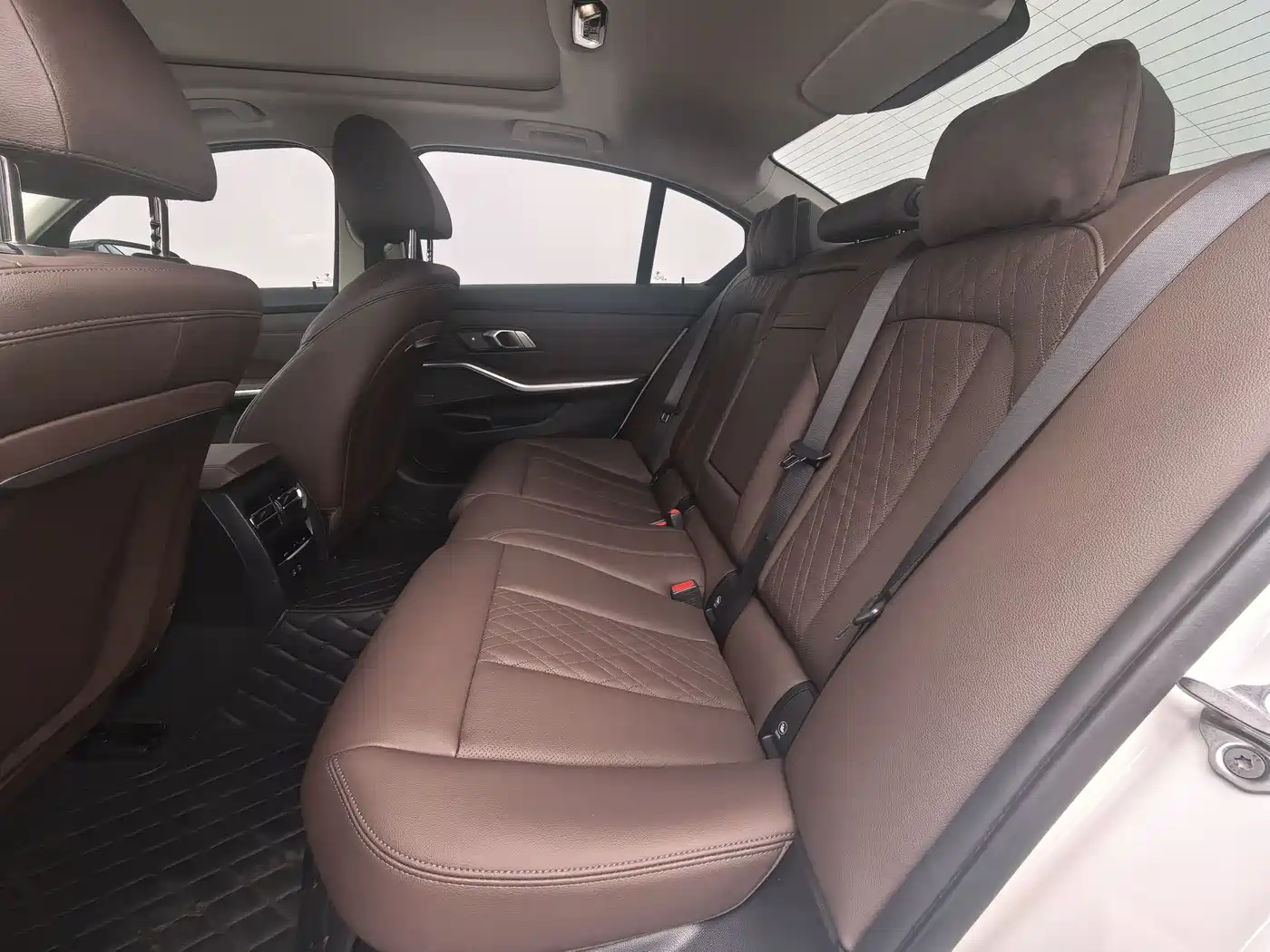 BMW 3 Series 2023 325Li M Sport Black Night Package фото 6