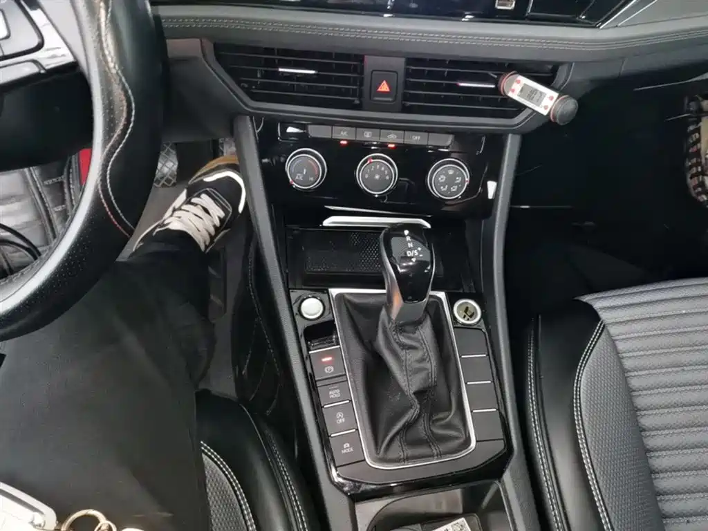 Volkswagen Sagitar 2021 280TSI DSG Surpassing Edition фото 14
