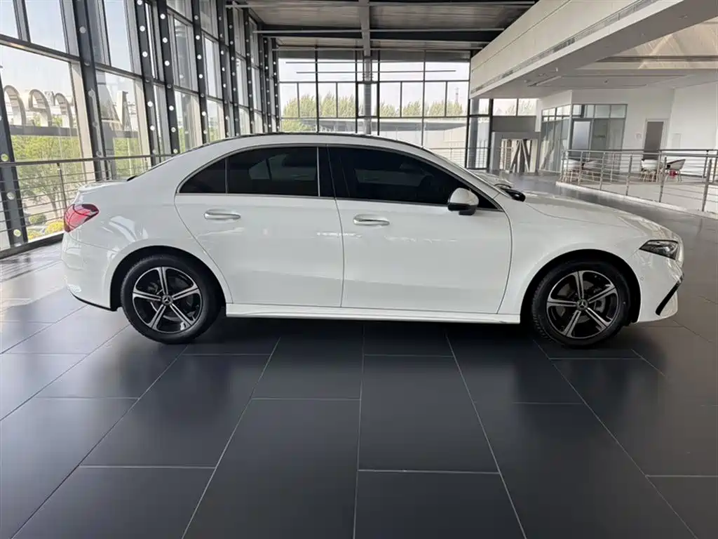 Mercedes-Benz A-Class 2025 A 200 L Fashion Edition фото 7