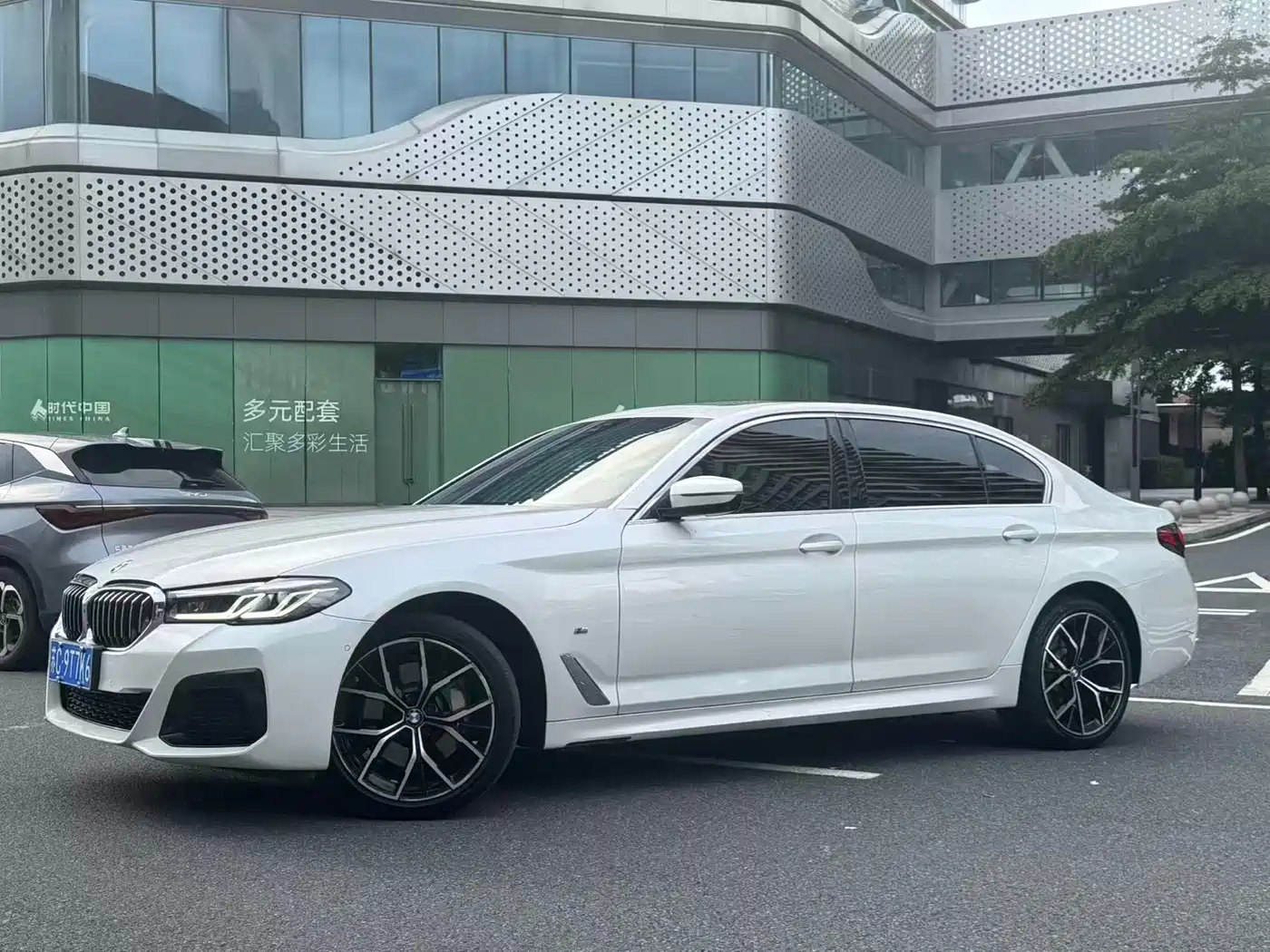 Photo 1 - BMW 5 Series