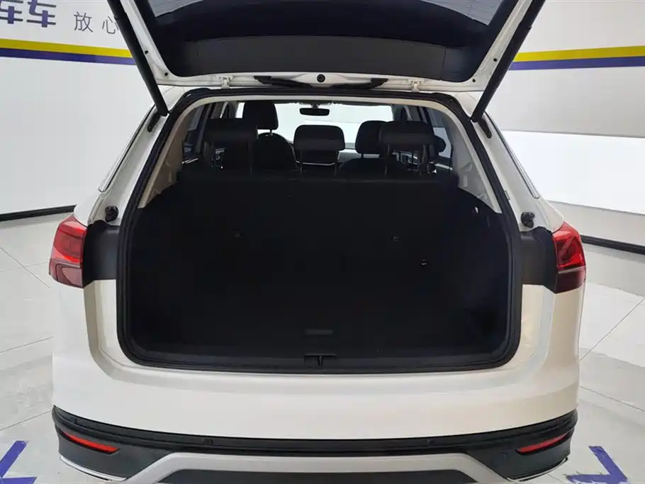 Volkswagen Tayron 2022 330TSI 2WD Luxury Smart Connect Edition фото 4