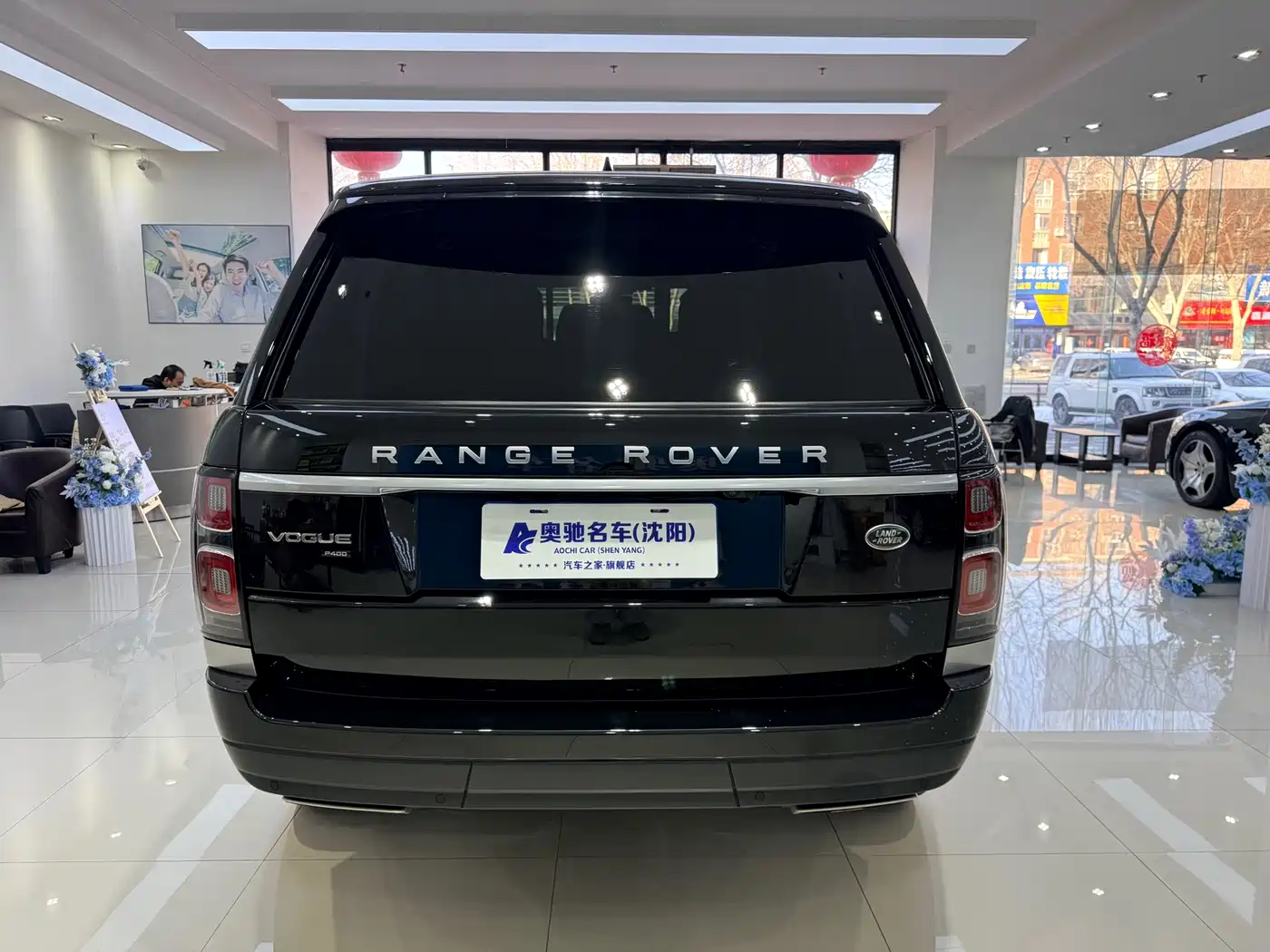 Land Rover Range Rover 2022 3.0 L6 400PS Heritage Extended Classic Edition фото 5