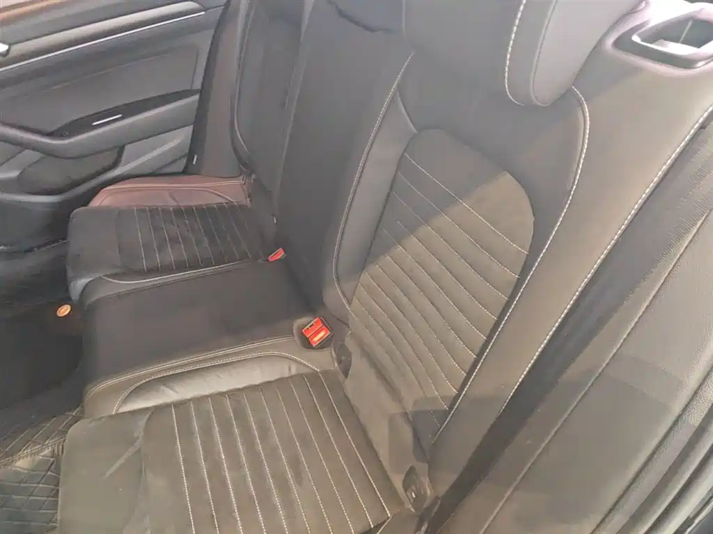 Volkswagen Magotan 2020 330TSI DSG Luxury фото 17