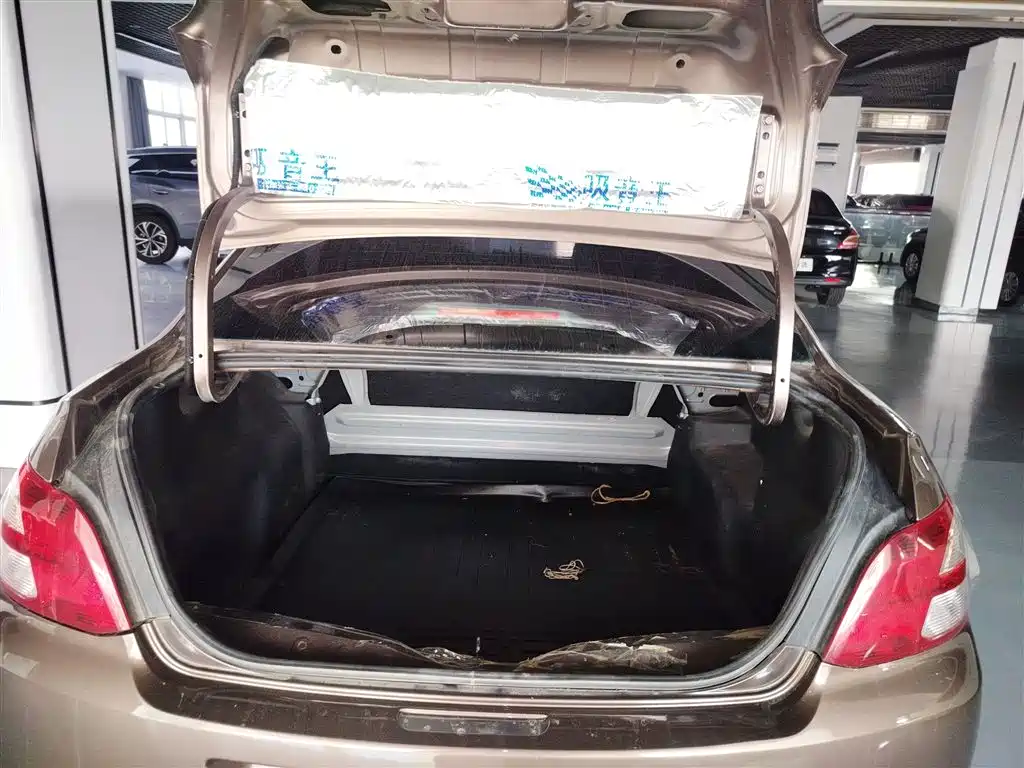 Peugeot 301 2016 1.6L Manual Comfort Edition фото 19