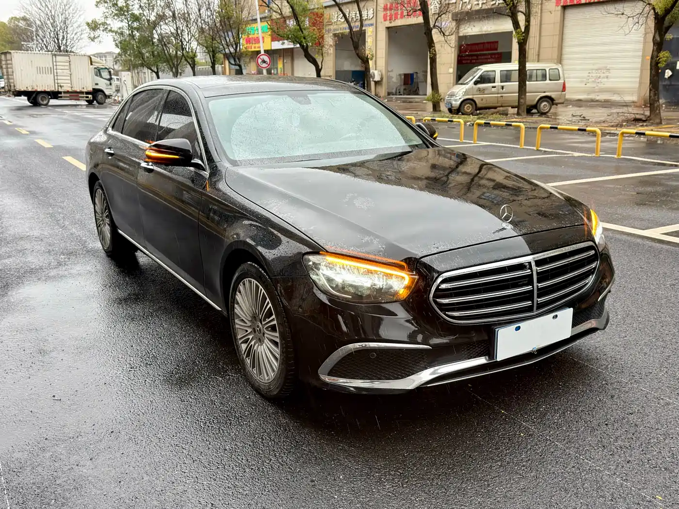 MERCEDES-BENZ E CLASS