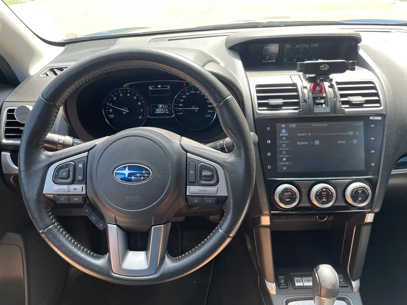 Subaru Forester 2018 2.0i Luxury Navigation Edition фото 12