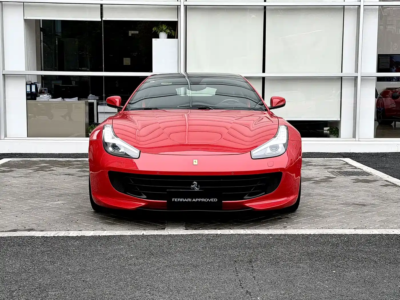 Ferrari GTC4Lusso 2018 2017 3.9T V8