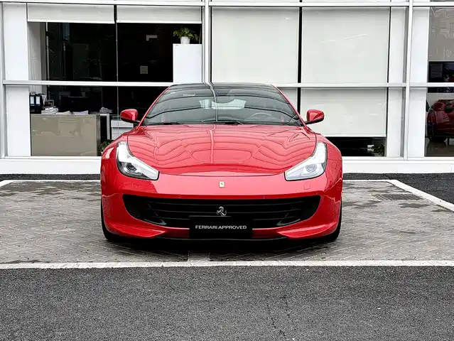 Ferrari GTC4Lusso 2017 3.9T V8