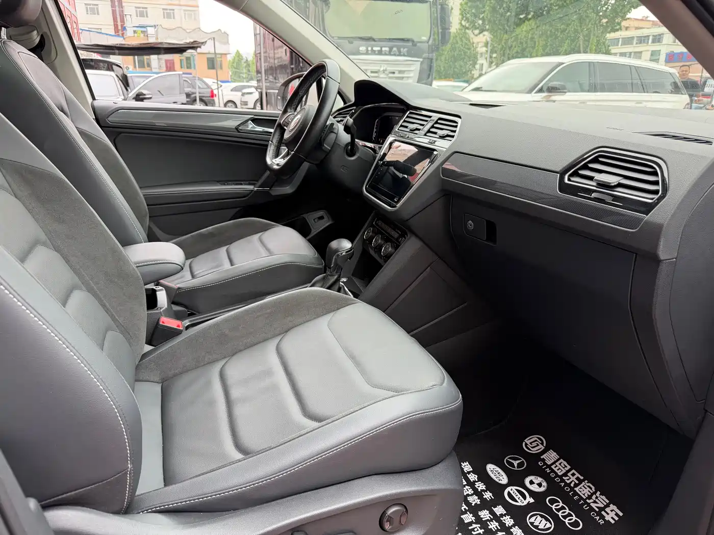Volkswagen Tiguan L 2021 330TSI Automatic 2WD R-Line Premium фото 13