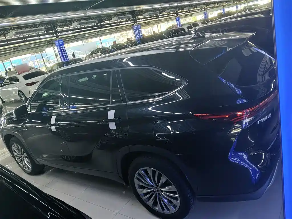 TOYOTA HIGHLANDER