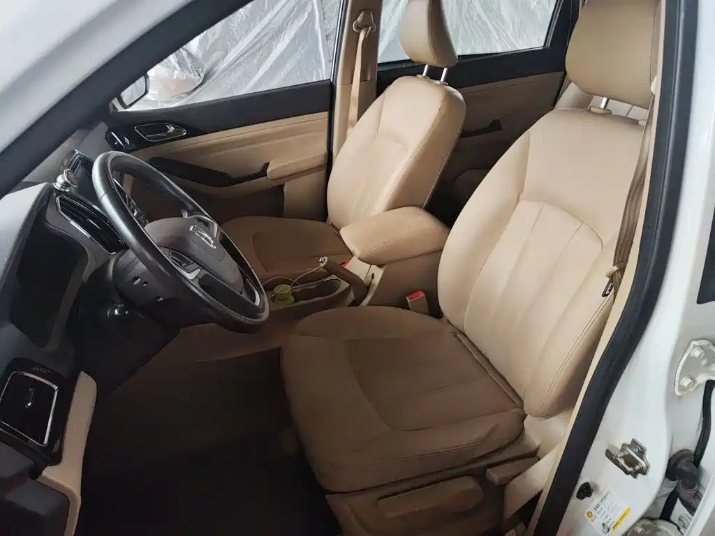 Baojun 730 2015 2014 1.5L Manual Luxury Navigation ESP Edition 7-Seater