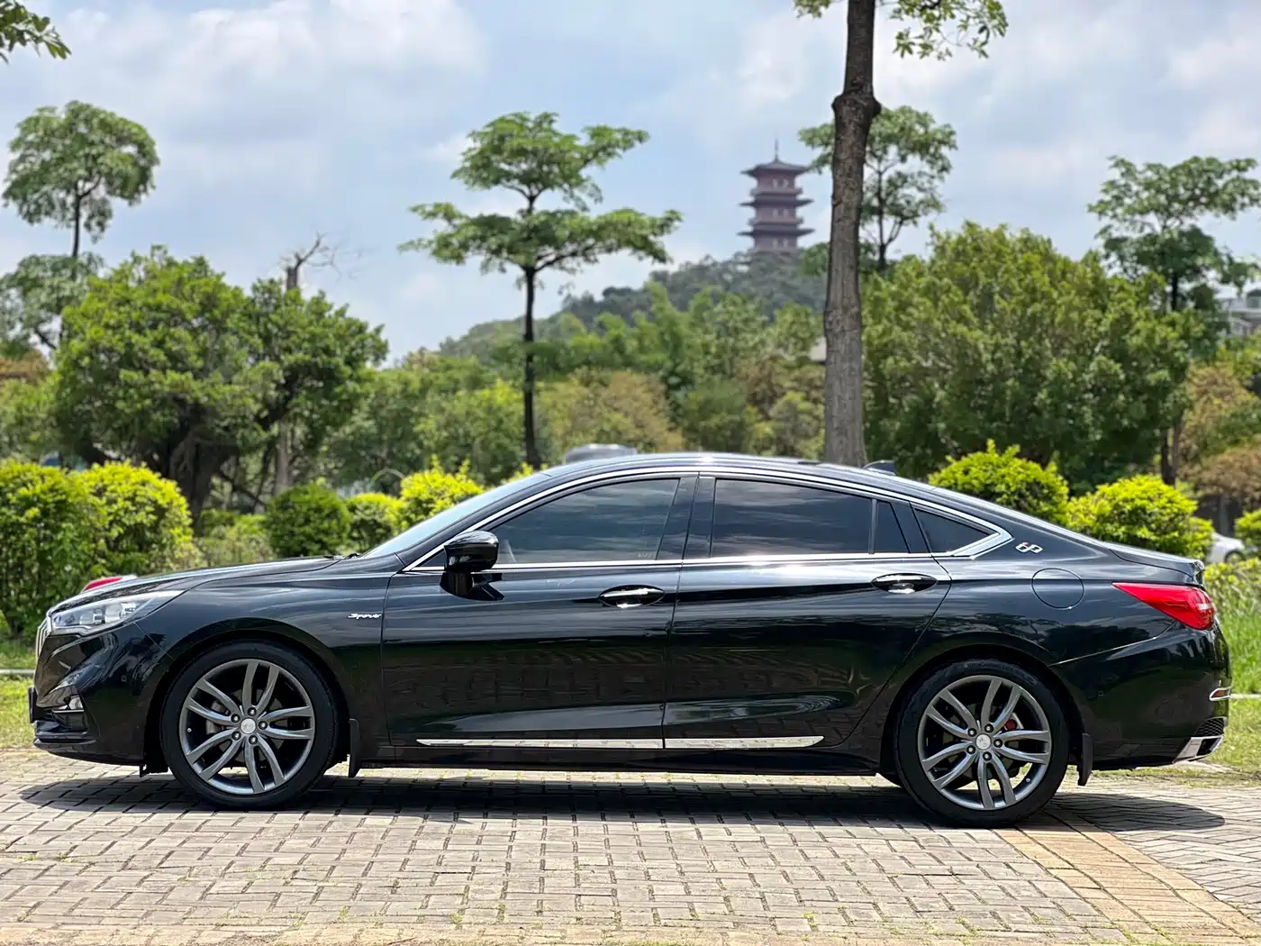 Hongqi H5 2018 Model 30TD Smart Connect Royal 60th Anniversary Edition фото 4