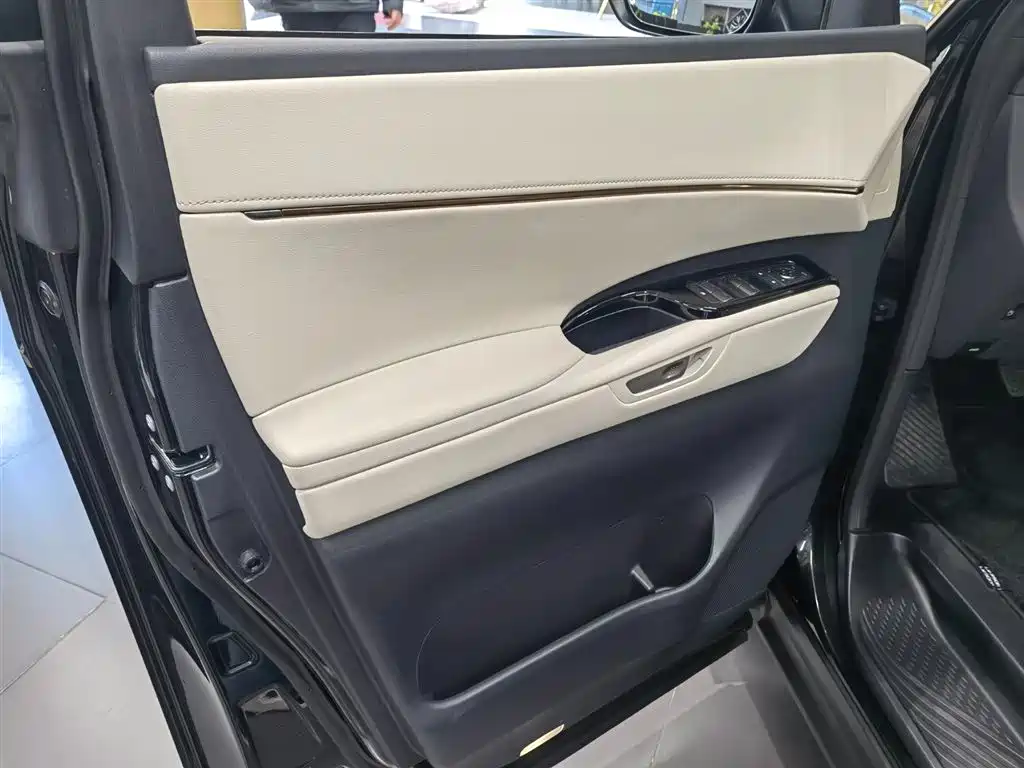Lexus LM 2023 500h 6-Seater Prestige Edition фото 12