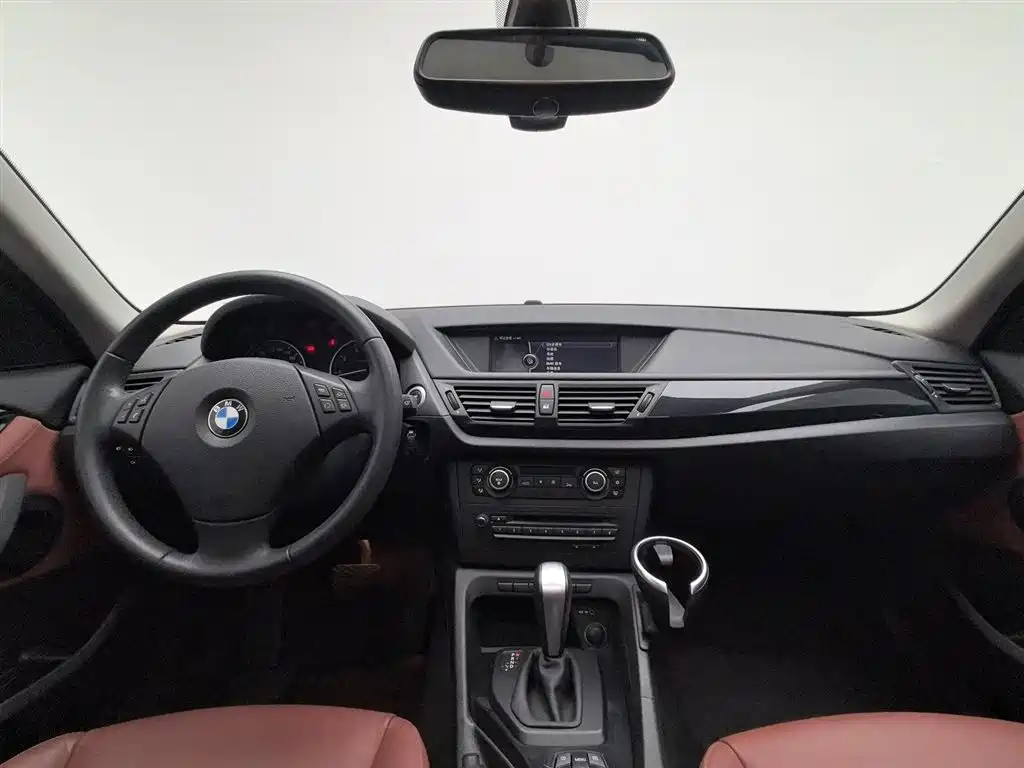 BMW X1 (Import) 2010 sDrive18i Luxury Model фото 5