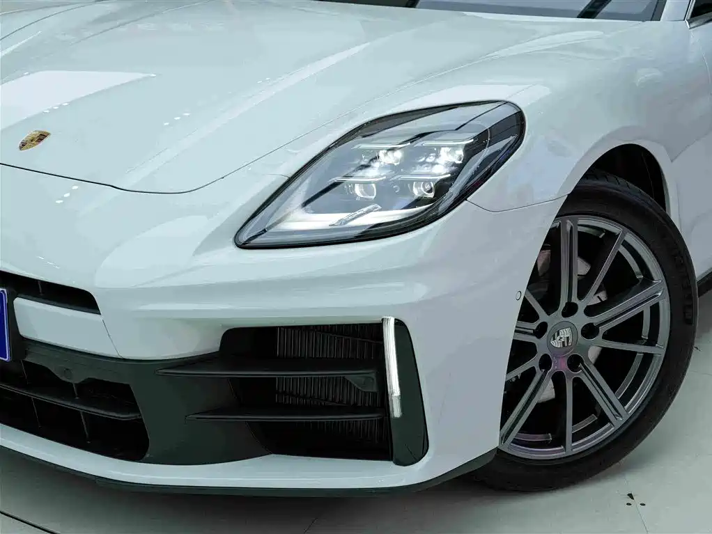 Photo 19 - Porsche Panamera