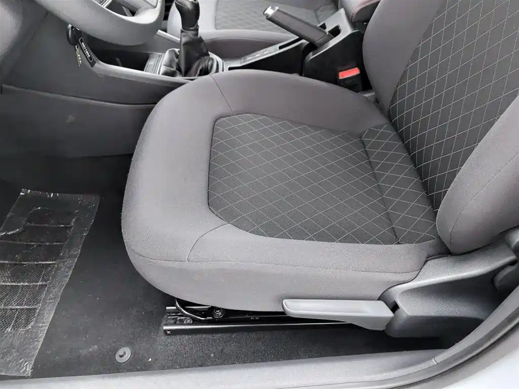 Škoda Rapid 2020 1.5L Manual Standard фото 20