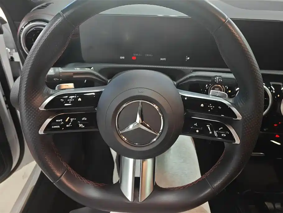 Mercedes-Benz CLA (Import) 2024 CLA 200 фото 15