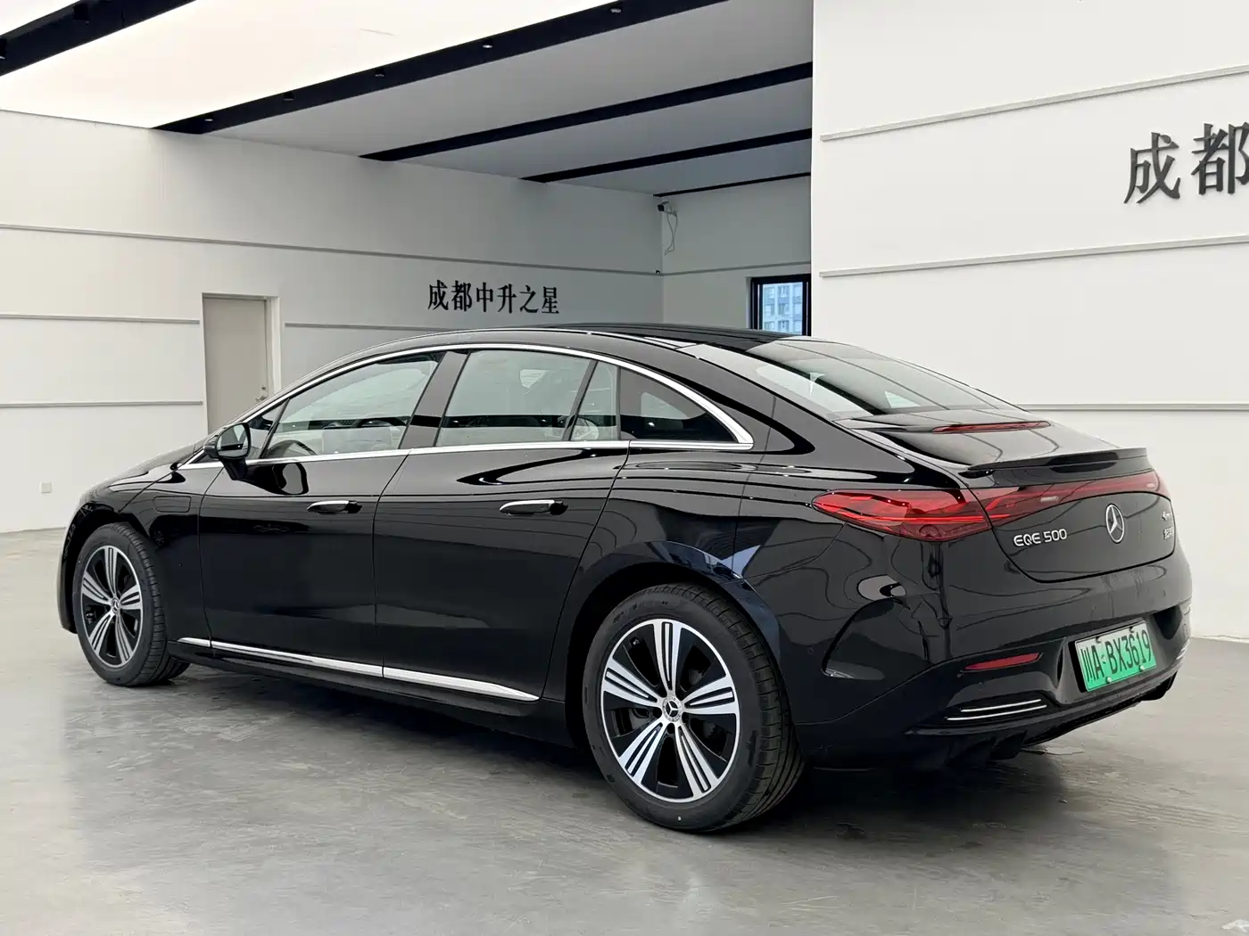 Mercedes-Benz EQE 2025 Model 500 4MATIC Luxury Edition фото 4