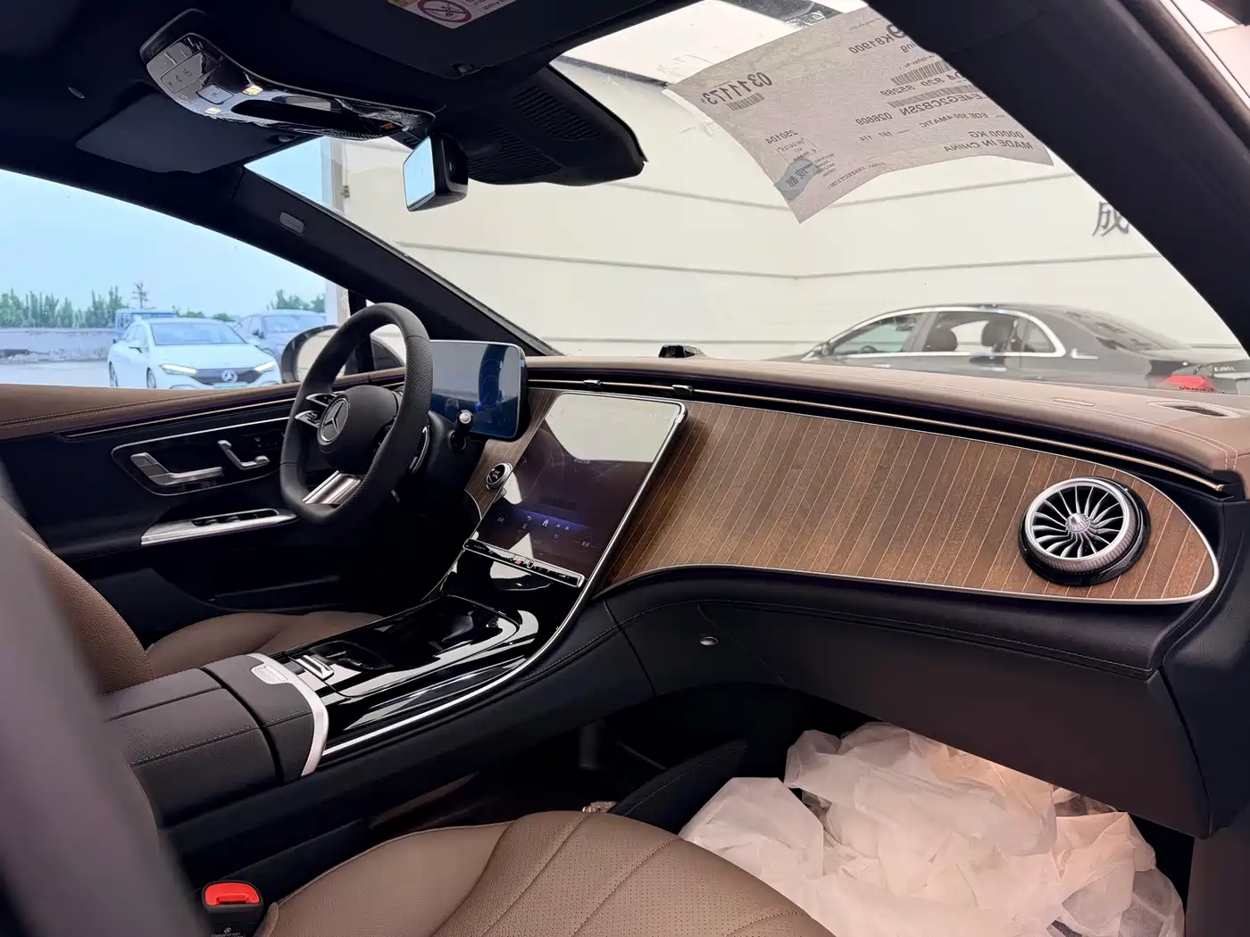 Mercedes-Benz EQE 2025 Model 500 4MATIC Luxury Edition фото 18