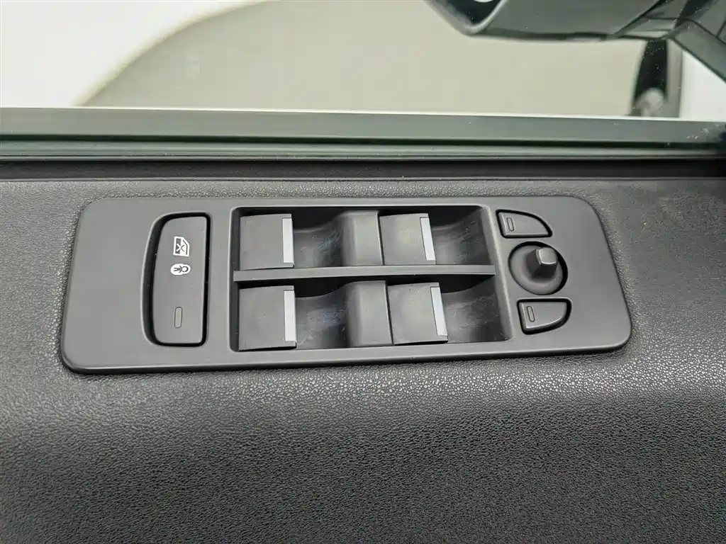 Land Rover Discovery Sport 2019 240PS PURE Edition China VI фото 9