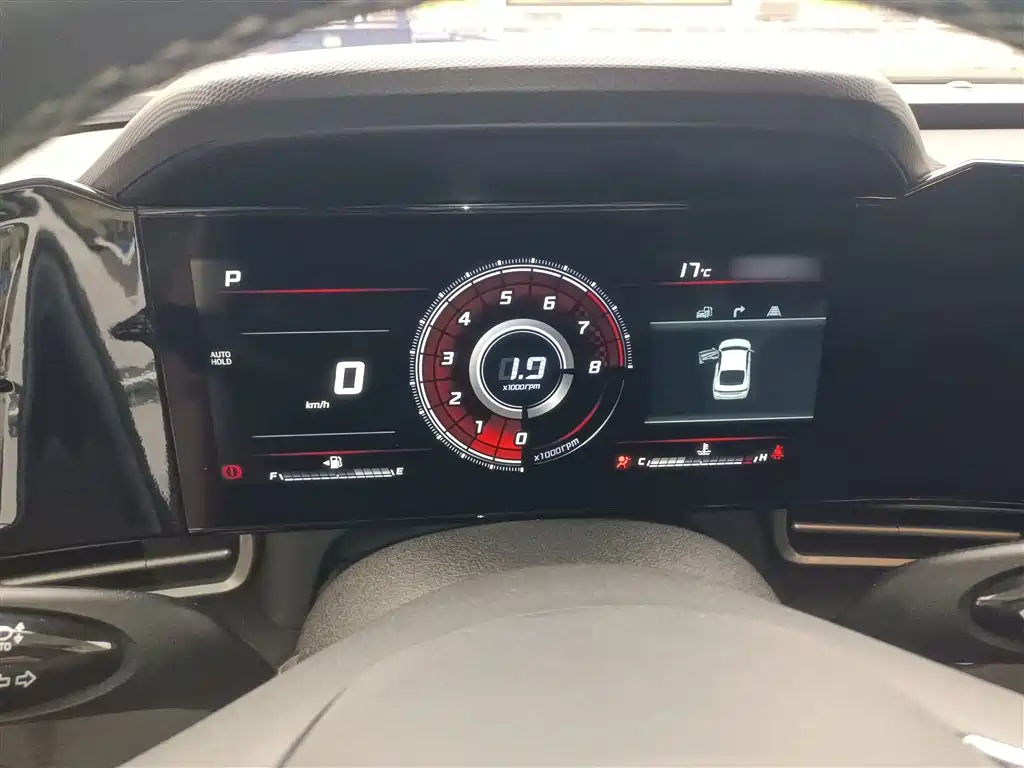 Hyundai Elantra 2021 1.5L CVT LUX Premium Edition фото 4