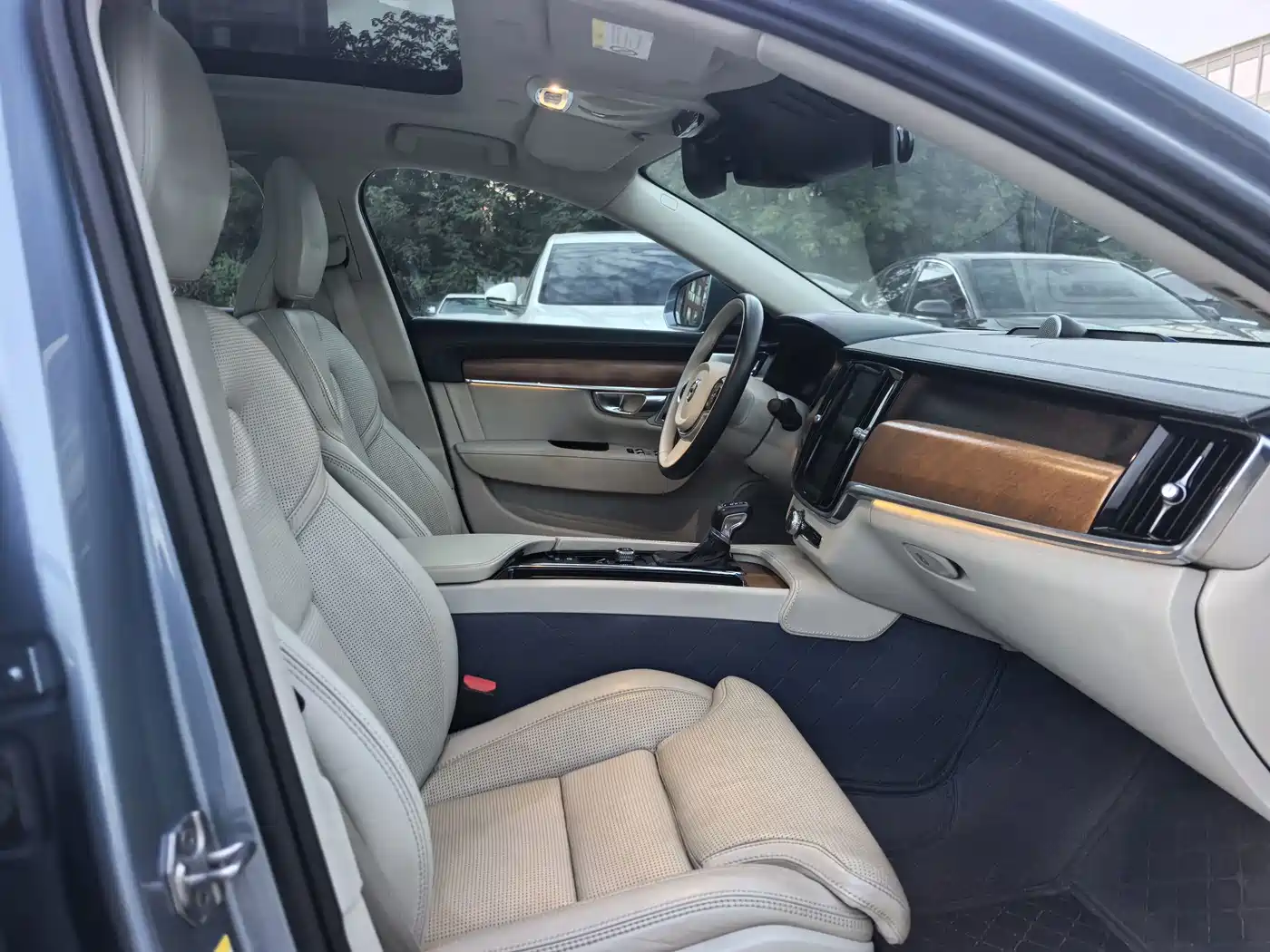 Photo 11 - Volvo S90