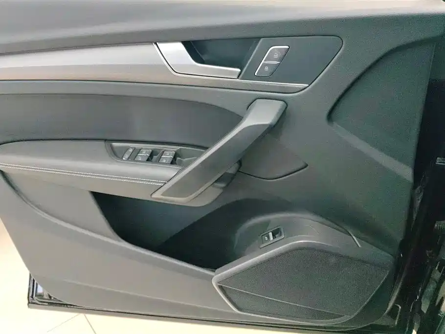 Audi Q5L 2023 40T Luxury Dynamic фото 7