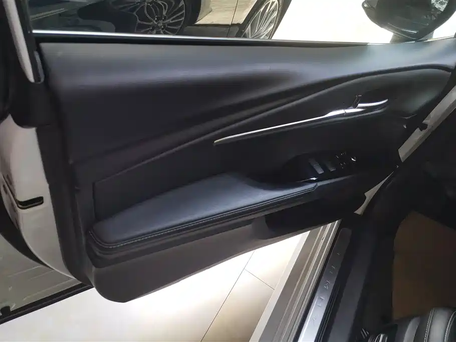 Toyota Camry 2024 Hybrid 2.0HGVP Luxury Edition фото 7