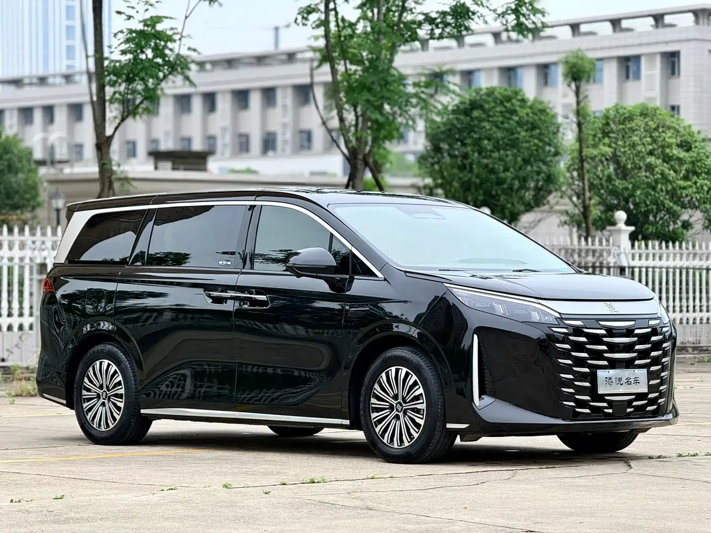 BYD Xia 2025 DM-i 1.5T 180km Excellence фото 3