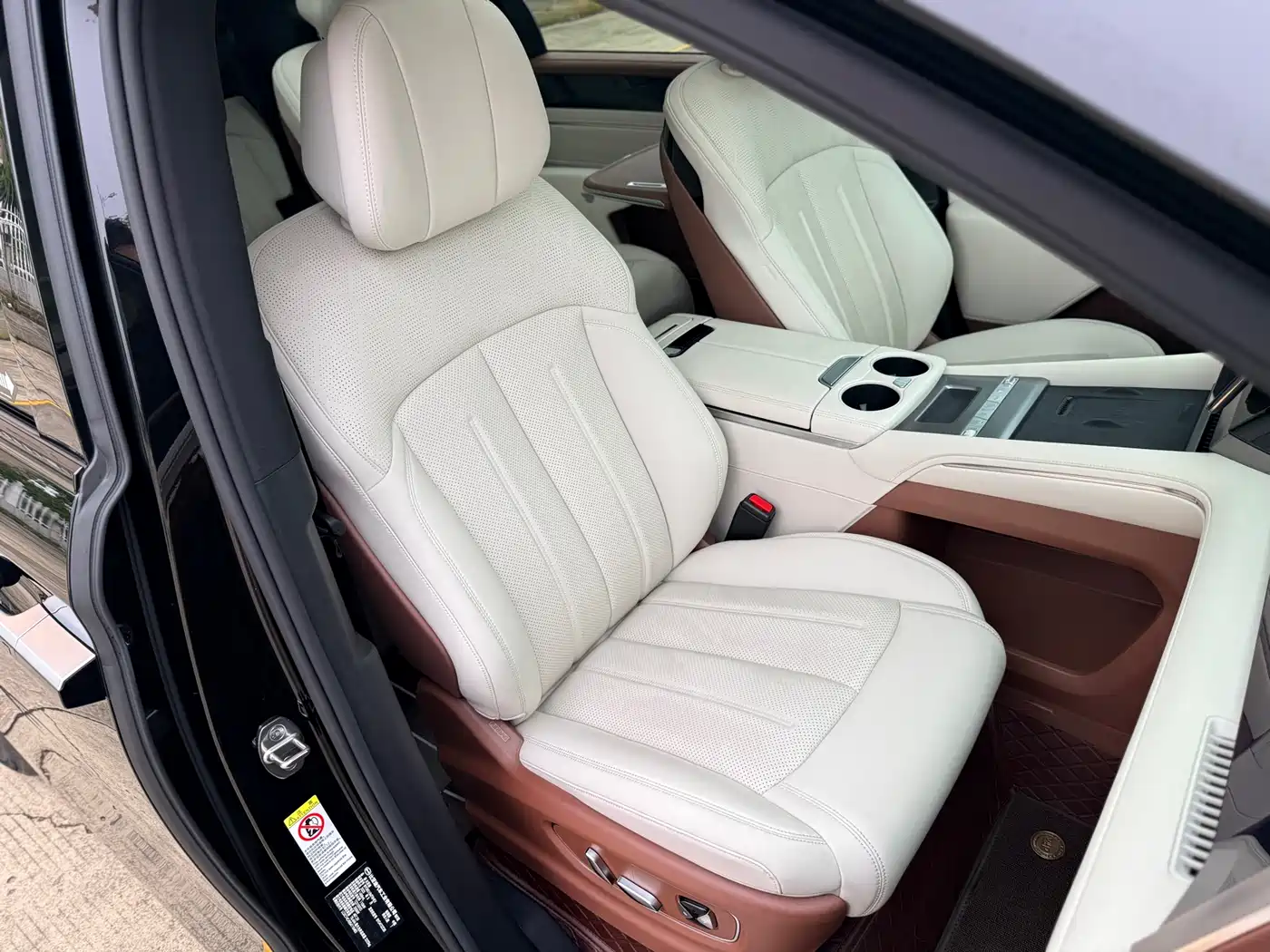 BYD Xia 2025 DM-i 1.5T 180km Excellence фото 25