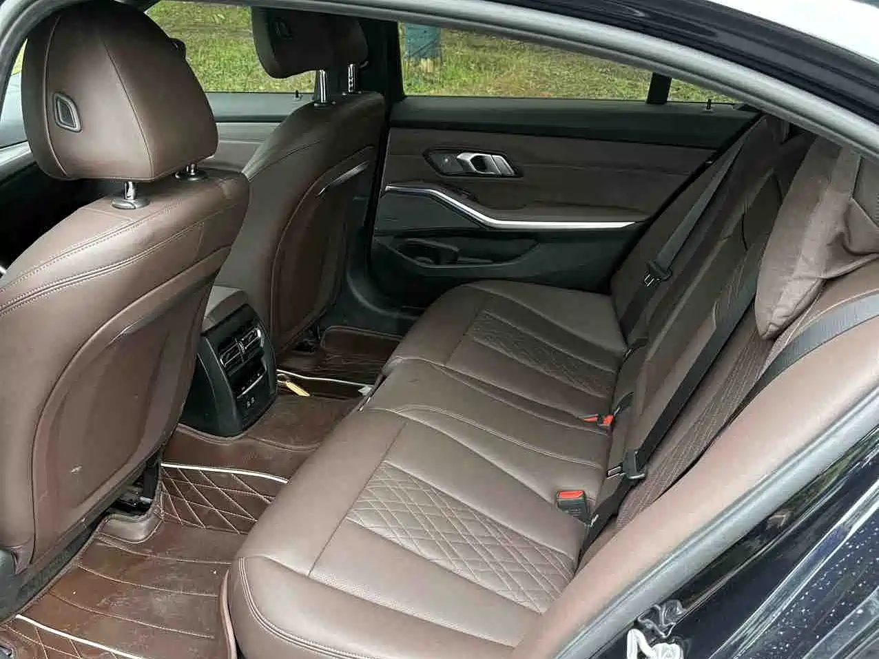 BMW 3 Series 2025 330Li Premium M Sport Night Edition фото 6
