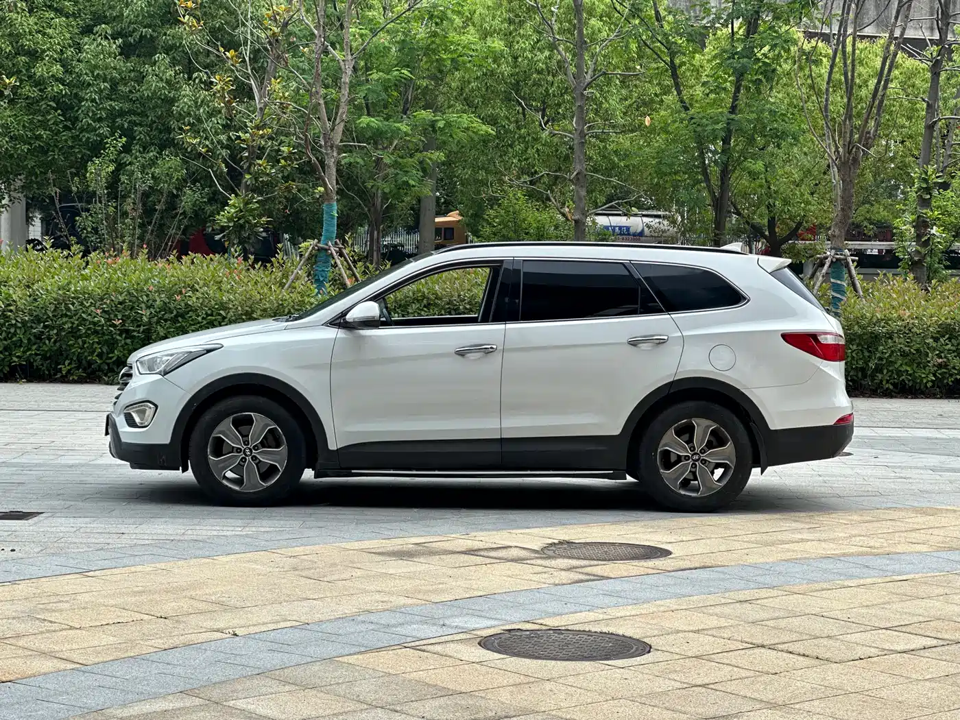 Hyundai Grand Santa Fe 2013 3.0L 7-Seater 4WD Comfort Edition фото 4