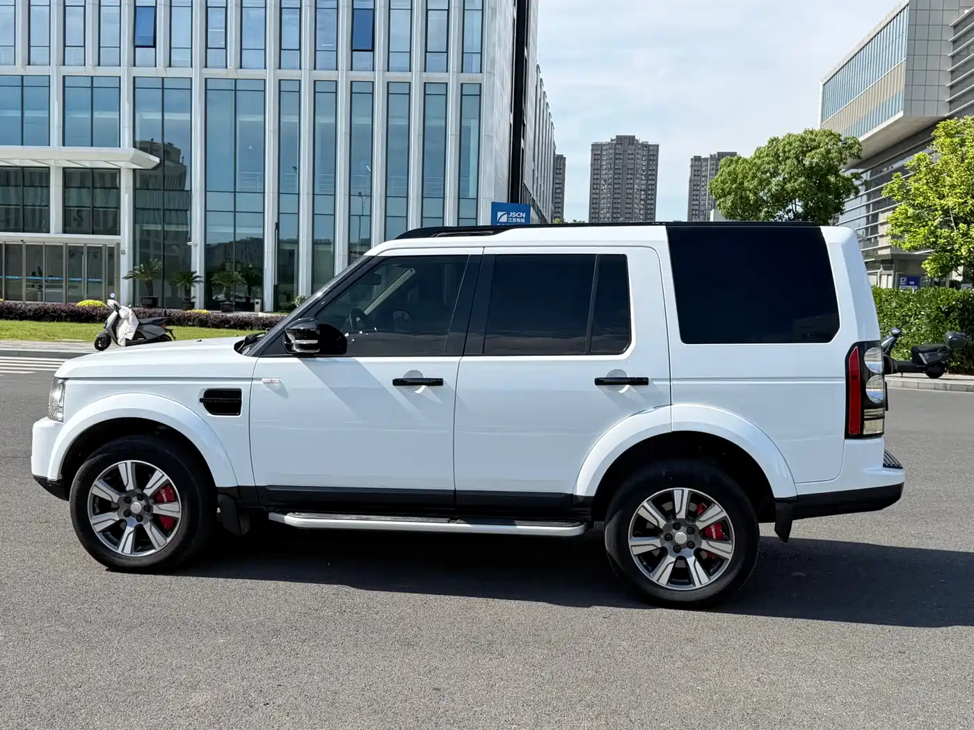 Land Rover Discovery 2013 3.0 SDV6 HSE Diesel фото 8