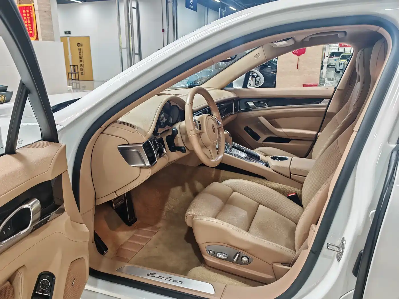 Porsche Panamera 2016 Panamera 4 Edition 3.0T фото 4