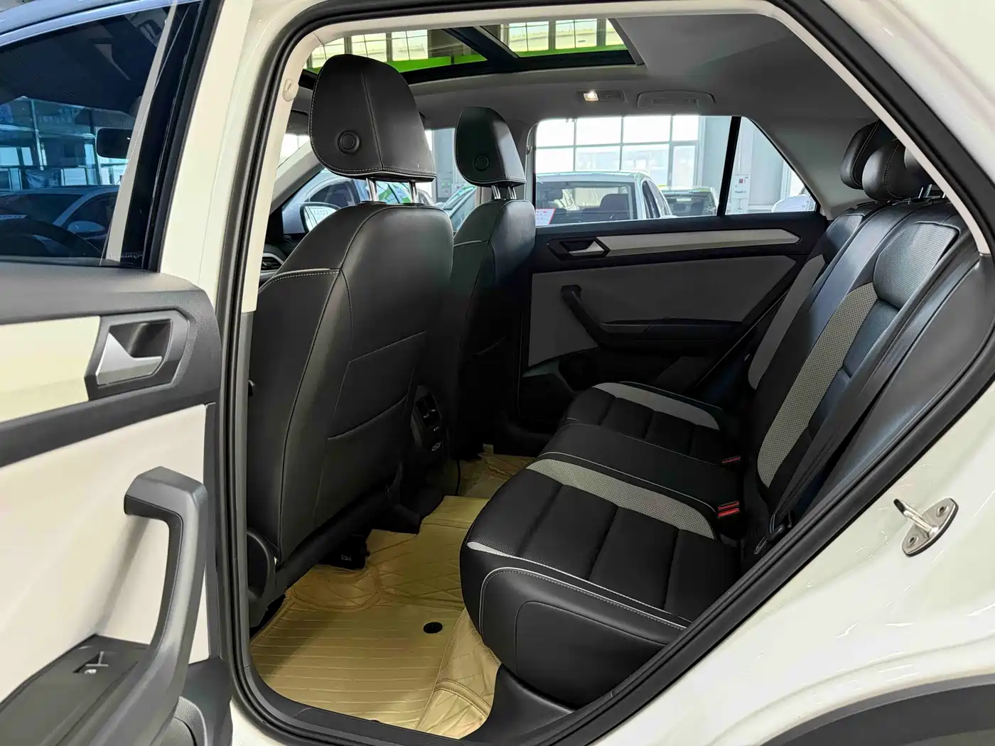Volkswagen T-ROC 2023 280TSI DSG 2WD Time Edition фото 14