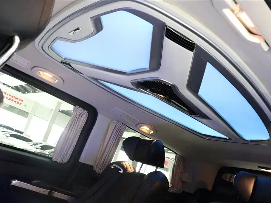 Mercedes-Benz Vito 2023 2.0T Business 7-Seater фото 9