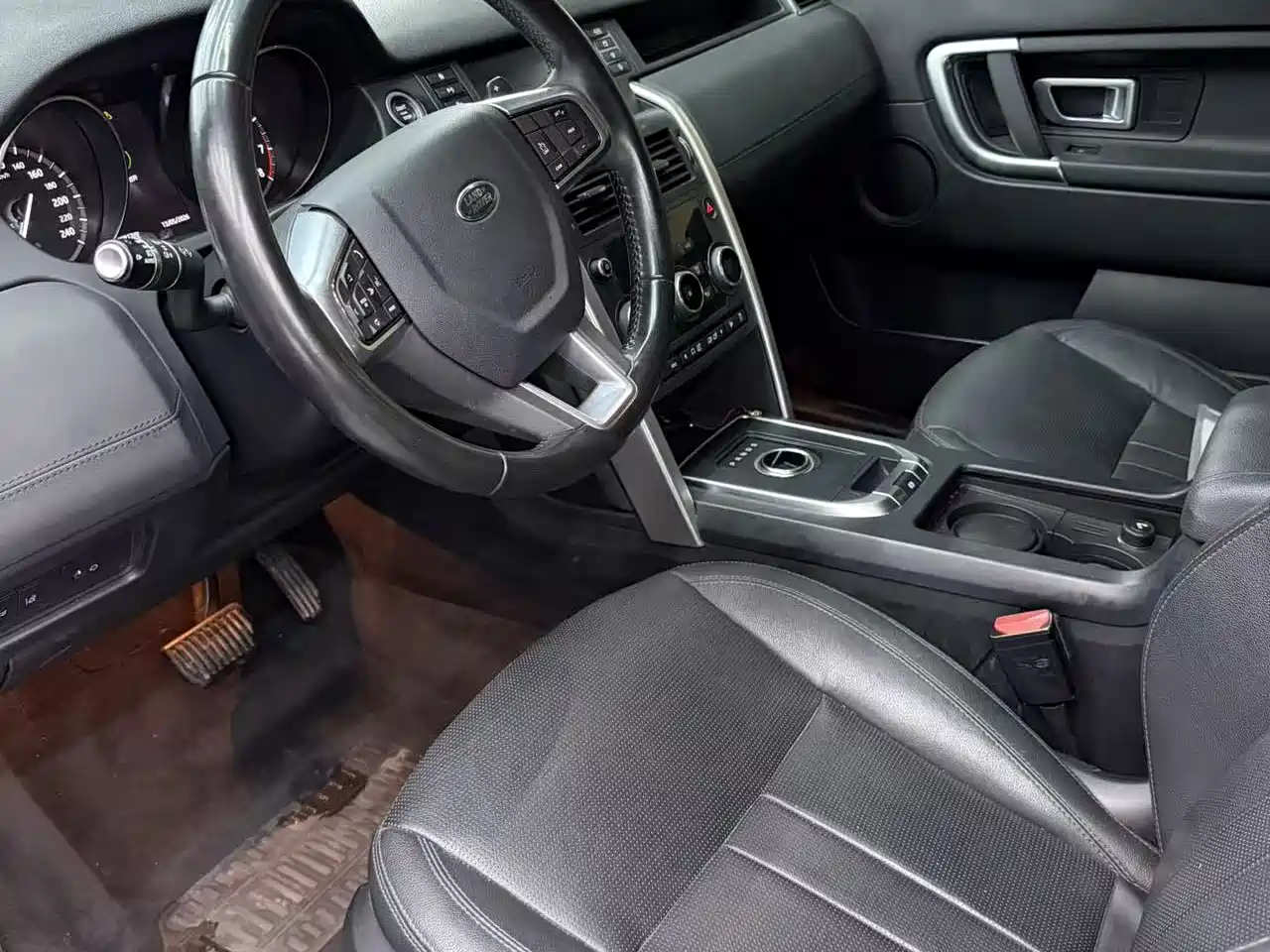Land Rover Discovery Sport 2018 240PS SE Edition фото 7