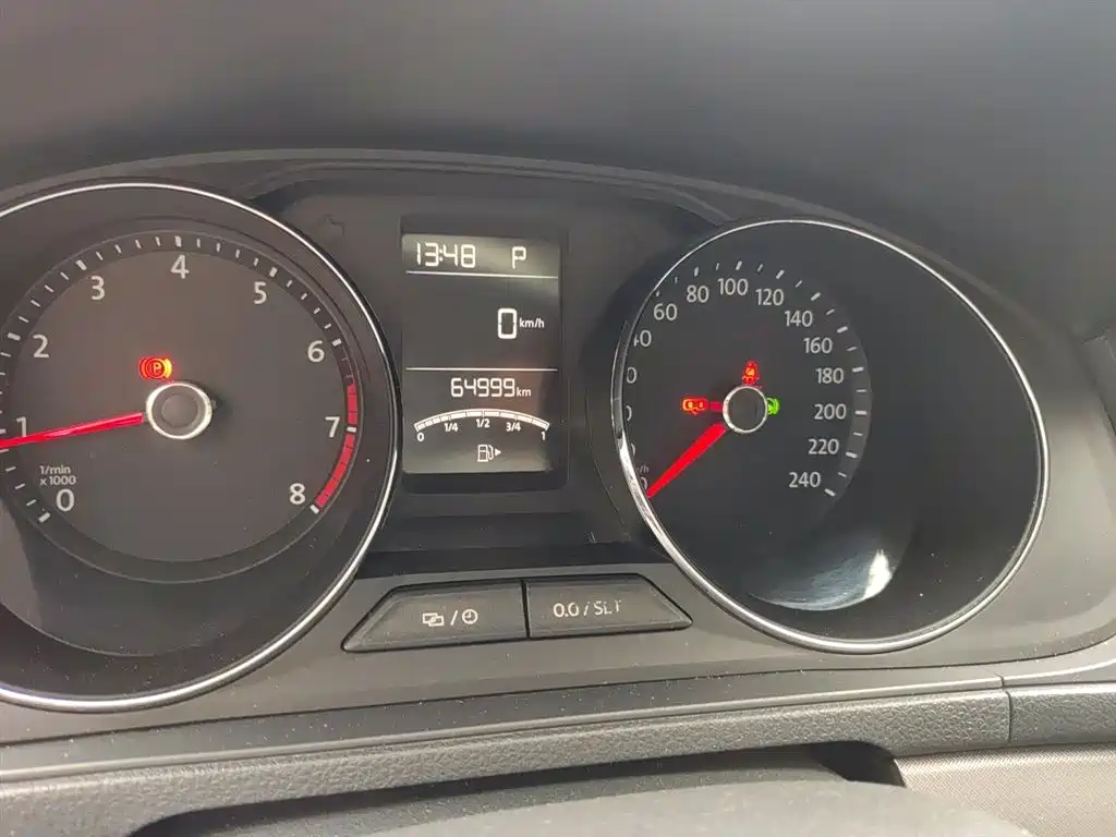 Volkswagen Lavida 2015 1.6L Automatic Comfort Edition фото 5