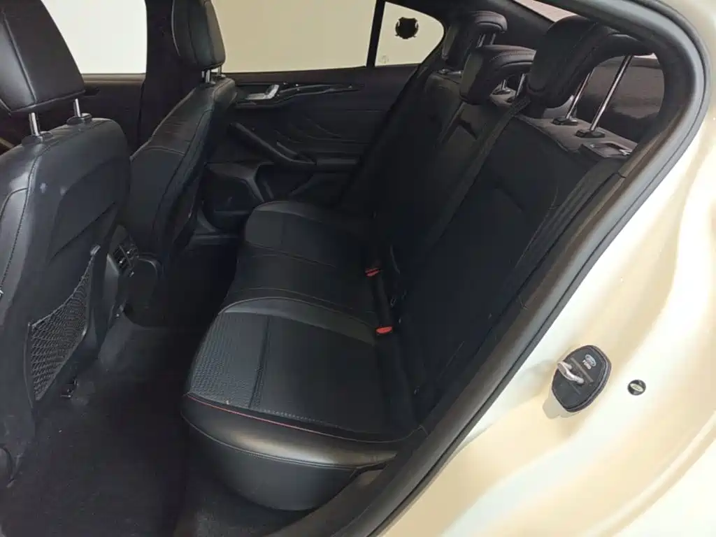 Фото 22 - Ford Focus