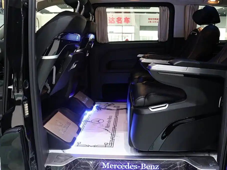 Mercedes-Benz Vito 2023 2.0T Business 7-Seater фото 13