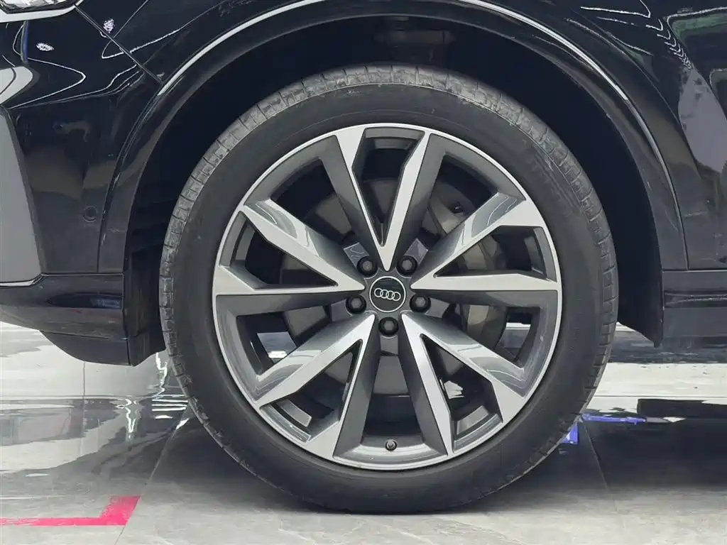 Audi Q7 2023 55 TFSI quattro S line Sport фото 4