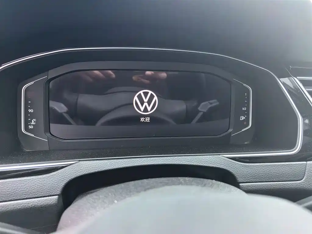 Volkswagen Magotan 2020 330TSI DSG Luxury фото 3