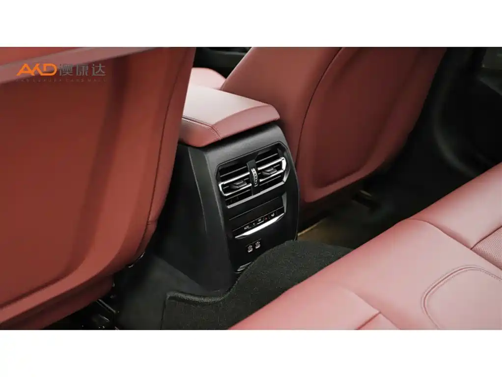 BMW 3 Series 2023 330i M Sport Shadow Edition фото 9