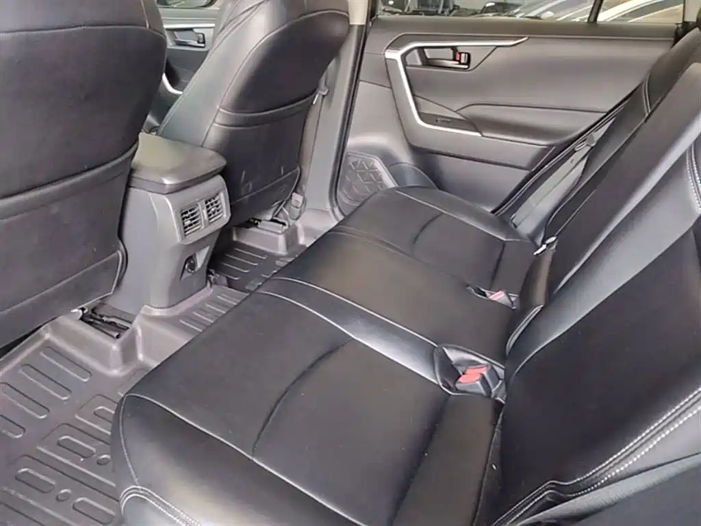 Toyota Wildlander 2023 2.0L CVT FWD LE фото 17