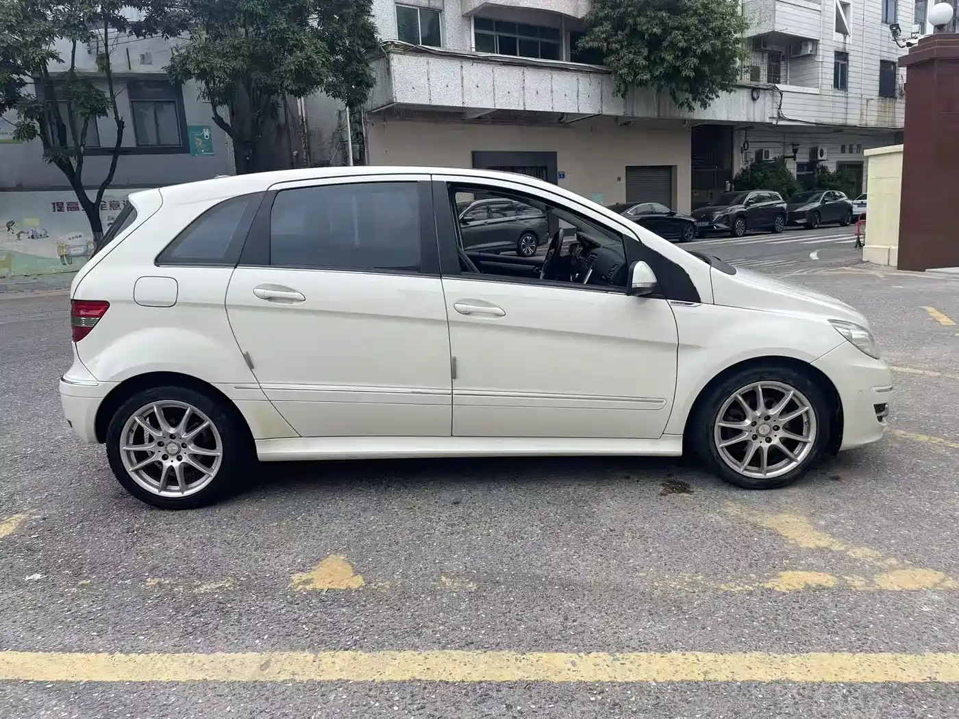 Mercedes-Benz B-Class 2010 2009 Model B 200 Sporty