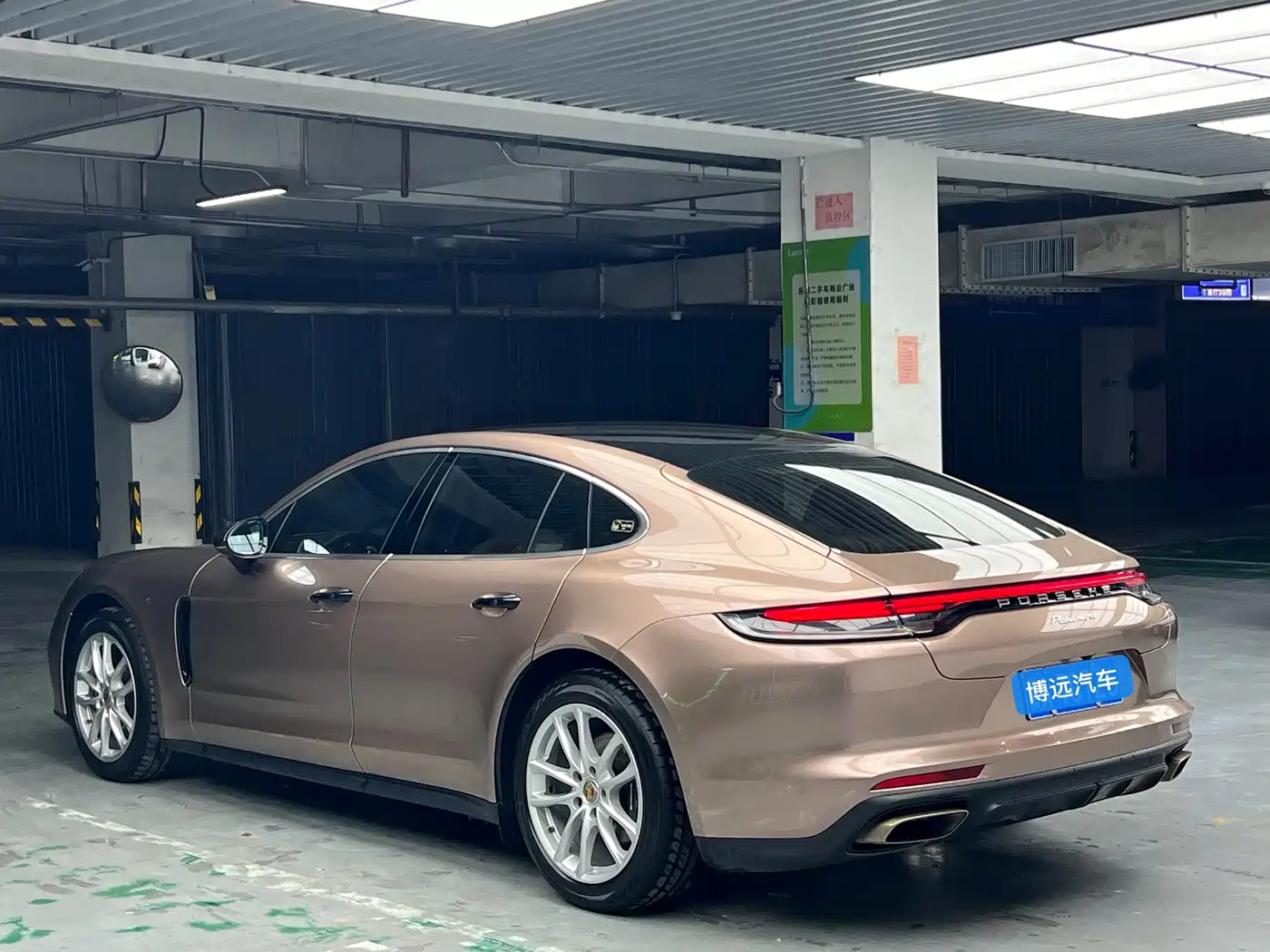 PORSCHE PANAMERA